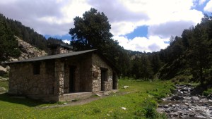 Refugio de Riu dels Orris antes de l'Illa