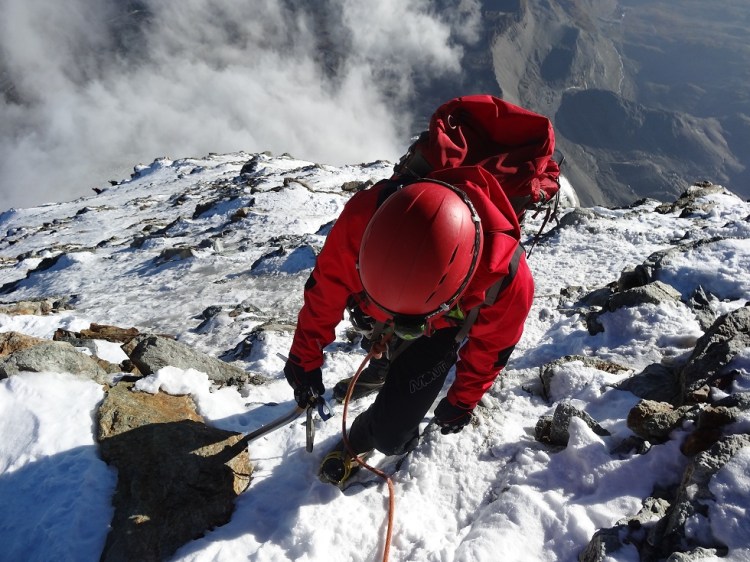Un servidor casi al final del hombro.
